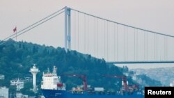 Пролив Босфор и российское судно «Спарта-2»