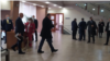 Milorad Dodik, a háromtagú boszniai elnökség szerb tagja érkezik a parlament rendkívüli ülésére Banja Lukában, 2021. december 10-én