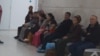 Türkmenistandaky edaralaryň birinde nobatynyň ýetmegine garaşýan raýatlar (Illýustrasiýa suraty)