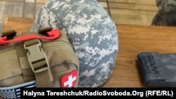 При собі в українського бійця була аптечка IFAK із турнікетами, що допомогло зупинити сильну кровотечу