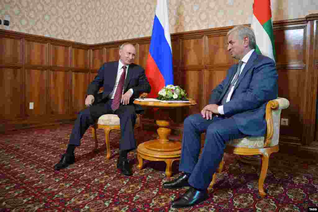 В 2017 году – с Раулем Хаджимба.