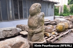 Каменные скульптуры на хранении в Днепре