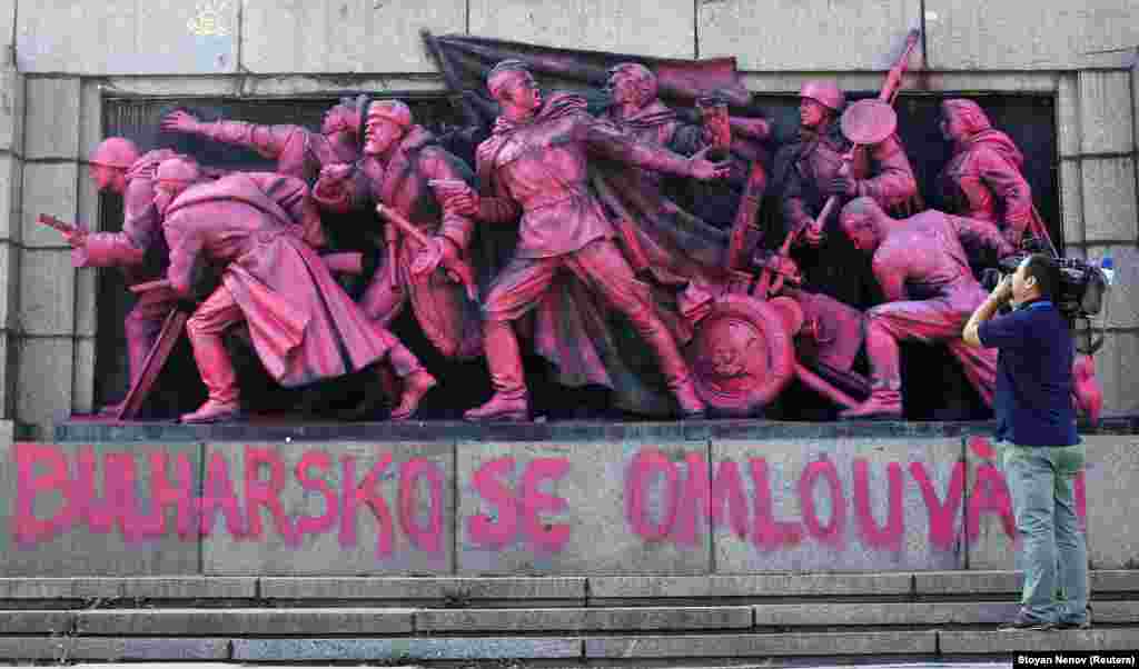 Soviet soldiers were daubed in pink paint with the words “Bulgaria apologizes” in Bulgarian and Czech in August 2013. The vandalism was apparently referencing the Bulgarian communist regime's participation in the Kremlin-led crushing of the Prague Spring 45 years earlier, in 1968.