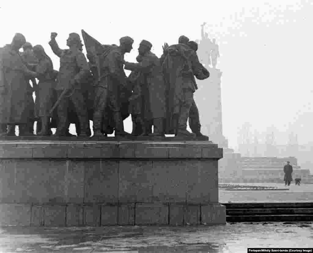 The monument to the Red Army photographed in 1959. The memorial complex was installed in 1954, a decade after the Soviet military entered Bulgaria during World War II. The Balkan country’s allegiances during that conflict swung from neutrality, to alliance with the Nazi-led Axis powers and participation in the Holocaust, to finally joining the Allies by the end of the war.