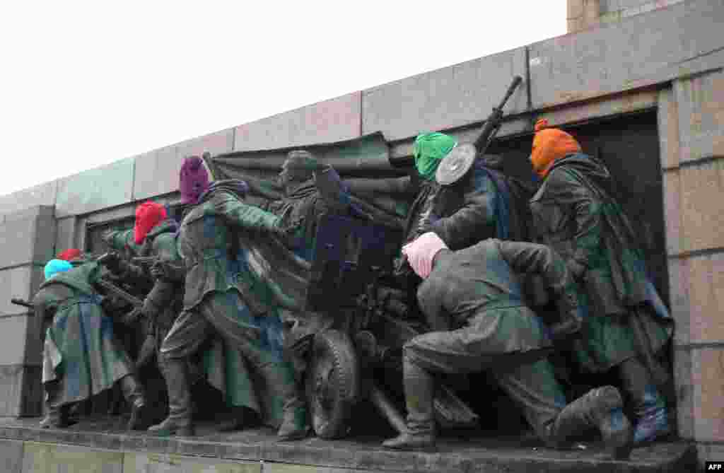 The same relief is seen covered with colorful hoods in August 2012 in a show of support for Pussy Riot. The Russian activist group hit the headlines earlier that year after staging a controversial protest song in Moscow’s Cathedral of Christ the Savior.