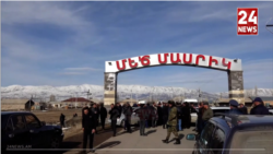 «Ինչո՞ւ պիտի կիլոմետրեր կտրենք անձնագրի համար». Վարդենիսցիներն փակել էին քաղաք մտնող գլխավոր ճանապարհը