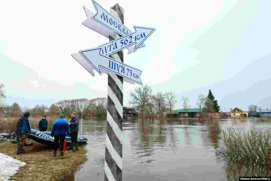 A view of the swollen Teza River in the village of Kholuy 