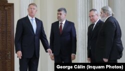 Romanian President Klaus Iohannis (left) meets with PSD, PNL, and minorities representatives at Cotroceni Pallace in Bucharest on June 13.