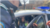 Полицияның Oyan, Qazaqstan белсендісі Влада Ермольчеваны ұстаған сәті. Алматы, 26 наурыз, 2023 жыл.