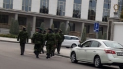 Diňle: Balkanda häkimiýetler ilat we býujetçiler bilen wagyz-nesihat duşuşyklaryny geçirýärler, sorag berenleri soraga çekýärler