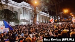 Мирный протест на проспекте Руставели против принятия «закона об иноагентах»