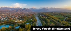 Городские власти заявили, что в отсутствии воды в верхней части Алматы виноваты «природные факторы», люди сочли, что это «мутное» объяснение