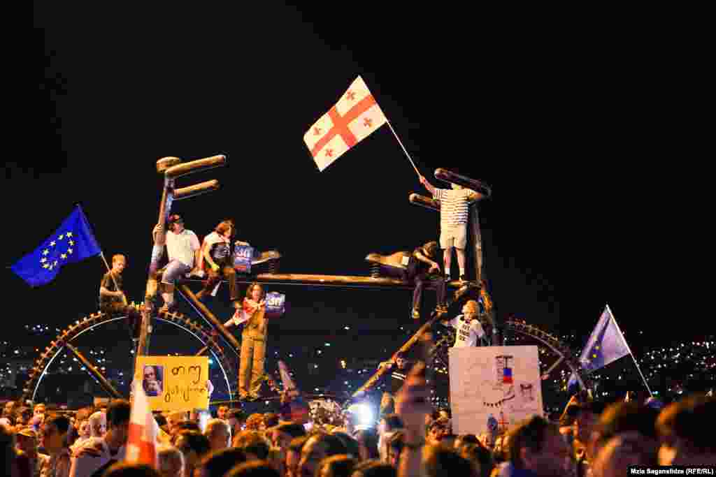 Tens of thousands of people took to the streets of the Georgian capital, Tbilisi, on April 28 to again protest plans by the ruling party to introduce a law that domestic critics and Western countries say will be used to crack down on independent voices in the South Caucasus nation.