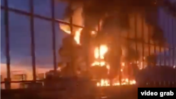 Eyewitnesses reported a fire at an oil refinery in Smolensk on April 24. 