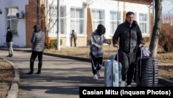 A man passes through a Romania-Ukraine border-crossing point in February 22, shortly after the start of Russia's full-scale invasion.