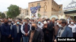 تجمع اعتراضی معلمان در مقابل اداره کل آموزش و پرورش استان کرمانشاه در روز پنج‌شنبه