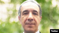 عکسی که سایت «ماده ۱۸» از رحمت رستمیپور، نوکیش مسیحی، منتشر کرده است