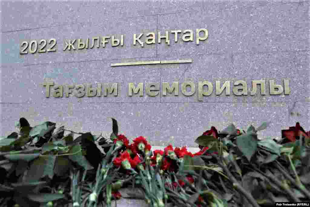 Кемінде 238 адамның ажалына себеп болған Қаңтар оқиғасына енді санаулы күндердің кейін бір жыл толмақ. 2022 жылғы қаңтардың басында Маңғыстау облысында сұйылтылған газдың қымбаттауынан басталған наразылықты Қазақстанның көптеген өңірінде, соның ішінде Алматыда да халық қолдап, жаппай шеруге шыққан. Демонстранттар әлеуметтік-экономикалық мәселелермен қоса елге саяси өзгеріс қажет деген талабын айтқан.