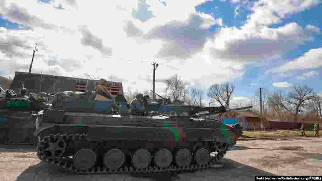 Украинская бронетехника в Лукьяновке 