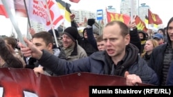 Мәскеудегі националистер маршына қатысушылар. 2019 жыл, қараша.