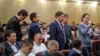 Өкмөт башчы Сапар Исаков менен жолугушууга келген Орусиядагы кыргыздар. 