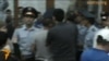 Ситуация в зале суда после оглашения приговора по делу "о беспорядках в Жанаозене". Актау, 4 июня 2012 года. Видео предоставлено членом комитета "Жанаозен-2011" Ерланом Калиевым. 