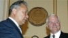 Kyrgyz President Bakiev (left) and Robert Gates in Bishkek today