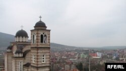 Pogled na severni deo Kosovske Mitrovice i Crkvu Sv. Dimitrija, arhiv, foto: Ricki Green