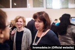 Журналіст Радіо Свобода Катя Горчинська (ліворуч) та міністр фінансів України Наталія Яресько під час українського сніданку у Давосі (фото: hromadske.tv)