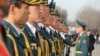 Кыргызстанские военнослужащие на праздновании Дня кыргызского флага, Бишкек, 3 марта 2012 года.