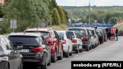 Чарга на беларуска-польскай мяжы. Архіўнае фота