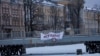 Петербург: на митинг в поддержку референдумов собирают бюджетников