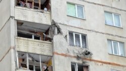 Stambena zgrada oštećena u napadu ruskih snaga na Hrakov, 26. februar 2022.