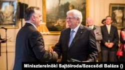 Mario David (right) receives the the Middle Cross of the Hungarian Order of Merit from Hungarian Prime Minister Viktor Orbán in Lisbon in 2016.