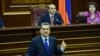 Премьер-министр Армении Тигран Саргсян выступает в парламенте, 12 декабря 2013 г.