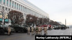 Қазақстанның күштік құрылымдары Алматыдағы орталық алаңда жүр. 5 қаңтар 2022 жыл.