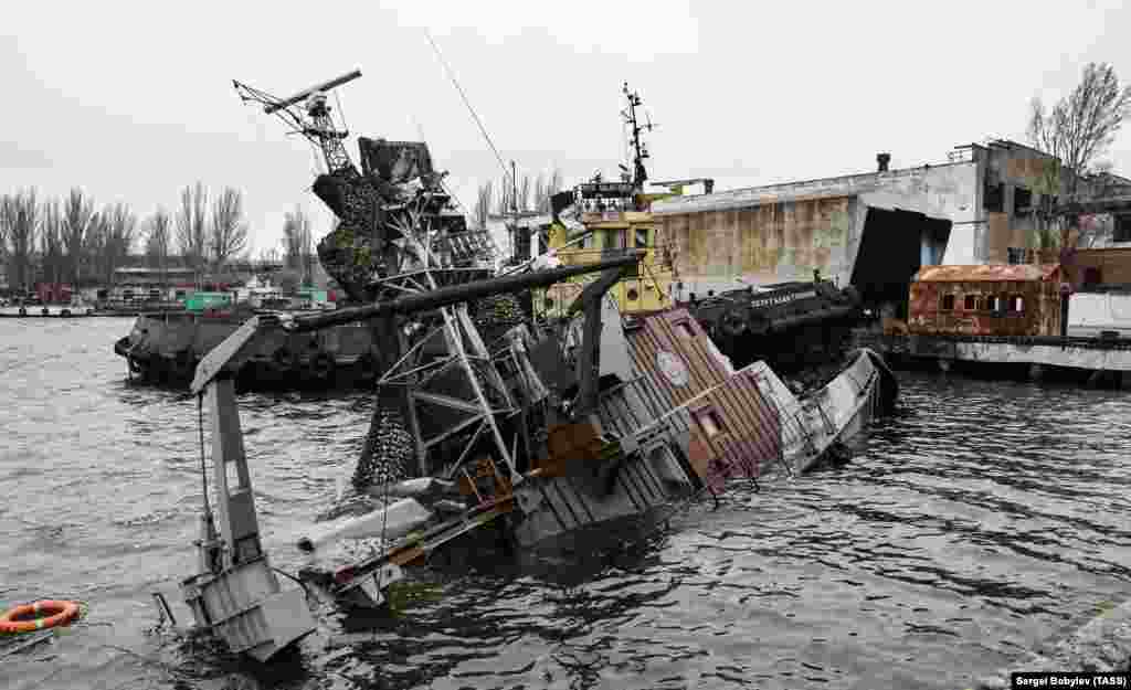 A destroyed Ukrainian vessel inside the Mariupol port in April 2022. 