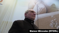 Ihor Kozlovszkij egy kijevi bevásárlóközpontban. A Donyecki Állami Egyetem egykori vallástudományi professzora csaknem hétszáz napot ült a kelet-ukrajnai szeparatista börtönökben, ahol állítása szerint megkínozták