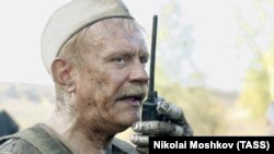 Режиссер и актер Никита Михалков на съемках фильма "Утомленные солнцем"
