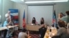 Ліворуч на фото: голова чеської організації «Народна самооборона» Нела Ліскова, яка називає себе «почесним консулом «ДНР» у Чехії»