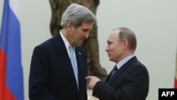 Джон Керрі (ліворуч) і Володимир Путін під час зустрічі в Москві 15 грудня 2015 року