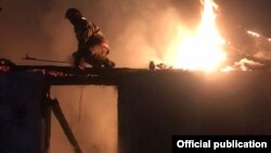 Тушение пожара в доме в селе Шортанды. Акмолинская область, 16 ноября 2021 года