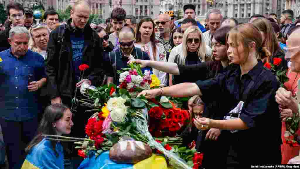 Прощання з Романом Ратушним на майдані Незалежності 