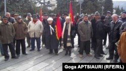 კომუნისტების აქცია სტალინის მუზეუმის ეზოში