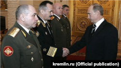 Генэрал-палкоўнік Мікалай Ткачоў (крайні зьлева) на прыёме ў Крамлі, 2007 год. 