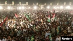 Supporters of the Pakistan Democratic Movement (PDM), an alliance of political opposition parties, demonstrate in Gujranwala, Pakistan, on October 16. 