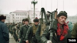 Сторонники генерала Дудаева отправляются на оборону Грозного, декабрь 1994
