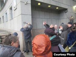 "Последний адрес" Всеволода Мейерхольда на доме №13 по набережной реки Карповки в Петербурге