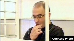 Journalist Eynulla Fatullayev in court in Baku in October 2007.