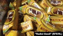 Қанди "Korivka"-и сохти ширкати "Рошен" дар як фурӯшгоҳи Душанбе.